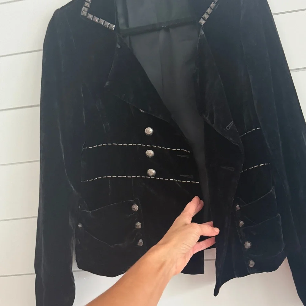 Elegant Black Velvet Women's Jacket, Size 6 - Picture 5 of 13